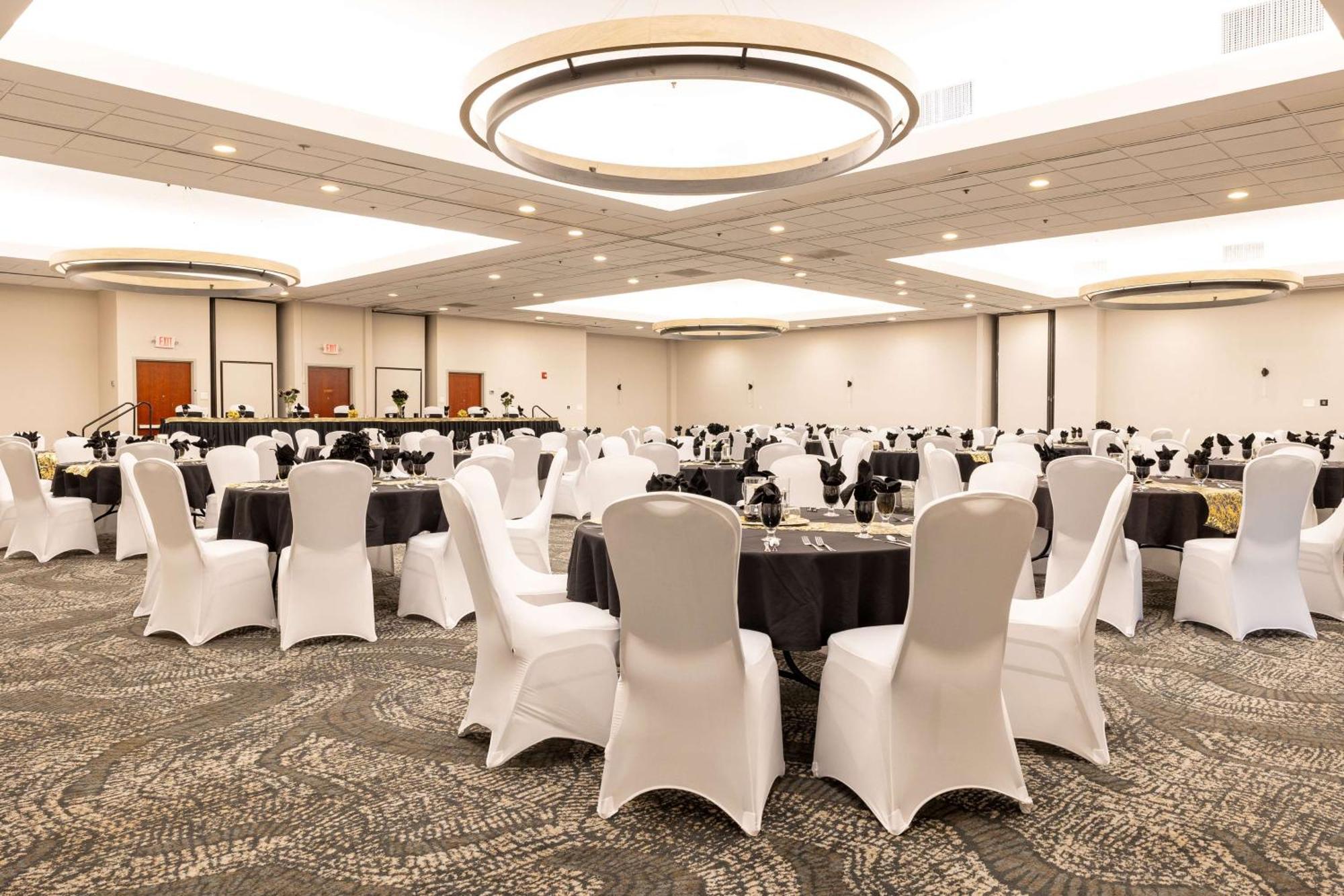 Hotel Doubletree By Hilton Austin, Mn Esterno foto
