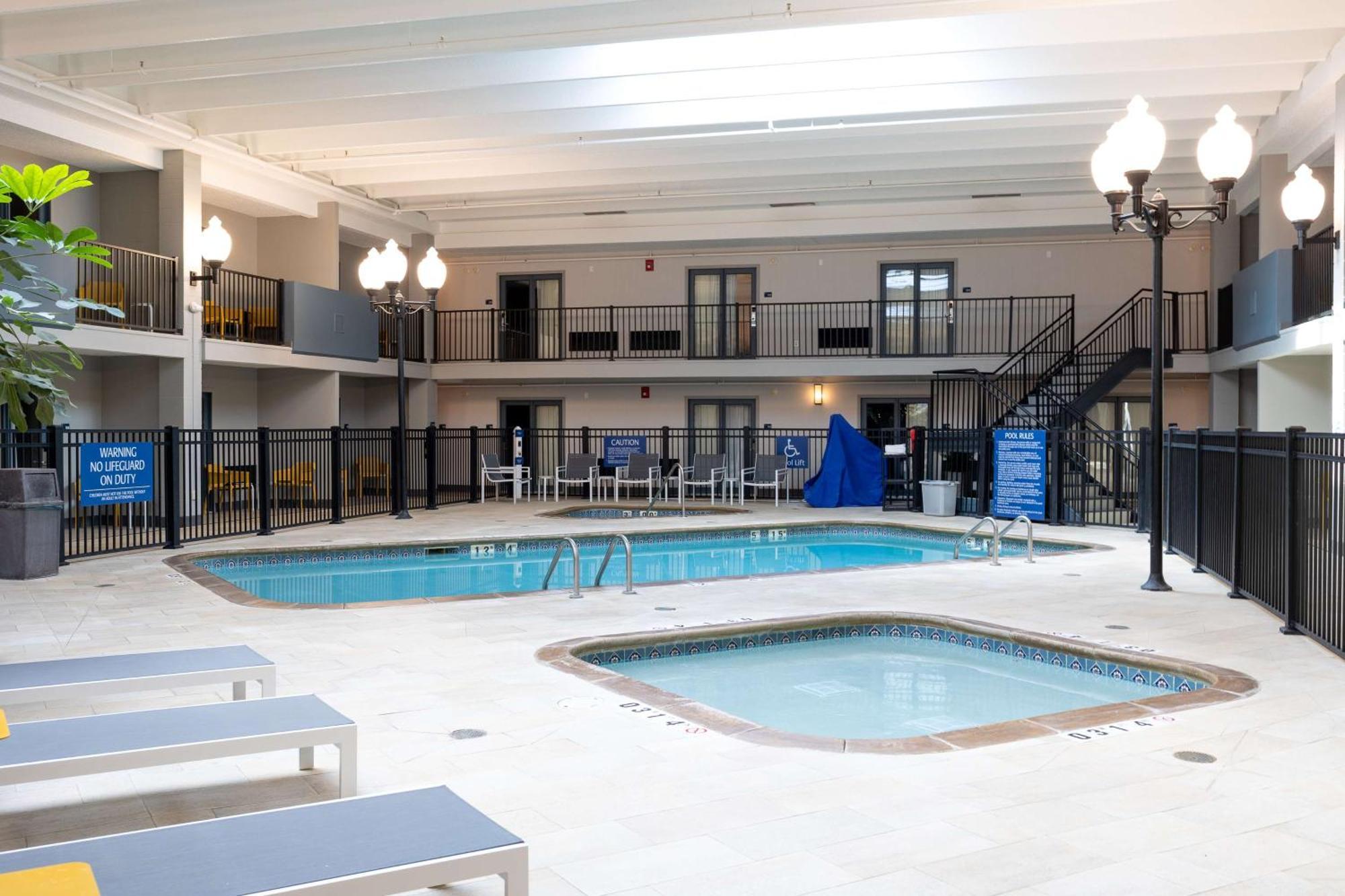 Hotel Doubletree By Hilton Austin, Mn Esterno foto